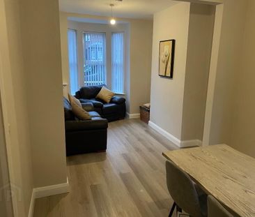 64 Surrey Street, Lisburn Road, Belfast, BT9 7FS - Photo 2