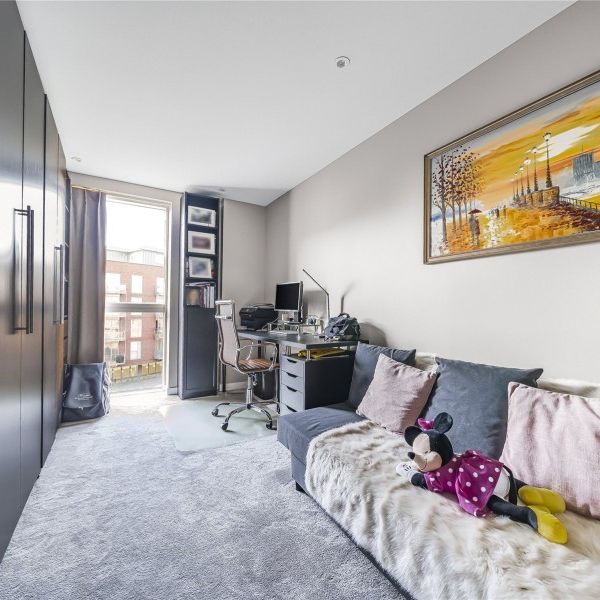 The Heart, Walton-on-Thames, Surrey, KT12 - Photo 1