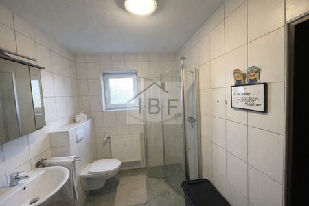 Lichtdurchflutete Untergeschosswohnung mit persönlichem Garten - Photo 4