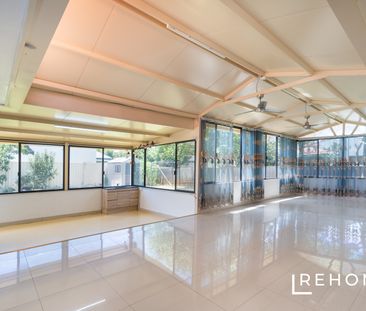 10 Burren Gate, Willetton WA 6155 - House For Rent | Domain - Photo 3