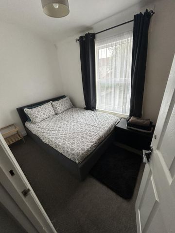 3 bedroom terraced house to rent - Photo 4