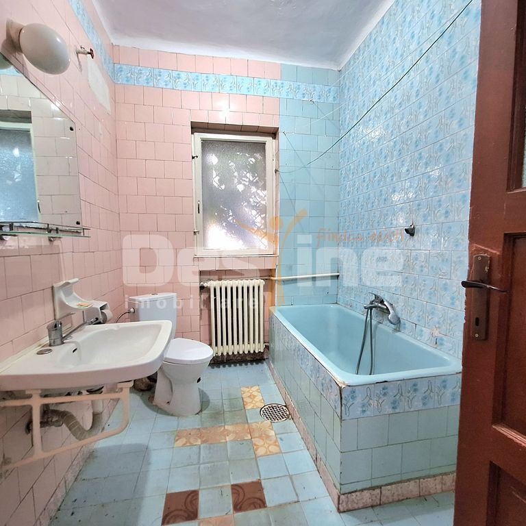 Vilă interbelică | 80 mp utili, curte 250 mp, la 5 min ... - Photo 1