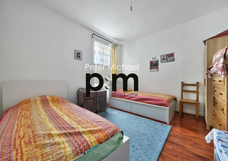 3 bedroom flat to rent - Photo 2