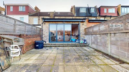4 bedroom semi-detached house to rent - Photo 4