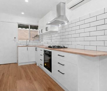 Stylish, Updated Unit in Prime Coastal Location - Photo 3