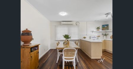 ELEVATED & MOVE-IN READY CHARM WITH MODERN TOUCHES - Photo 3