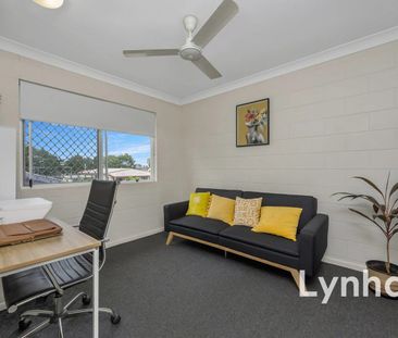 Quiet, Central & Low-Maintenance Living in Leafy Railway Estate - Photo 5