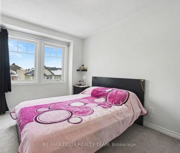 789 MAYFLY CRESCENT - Photo 1