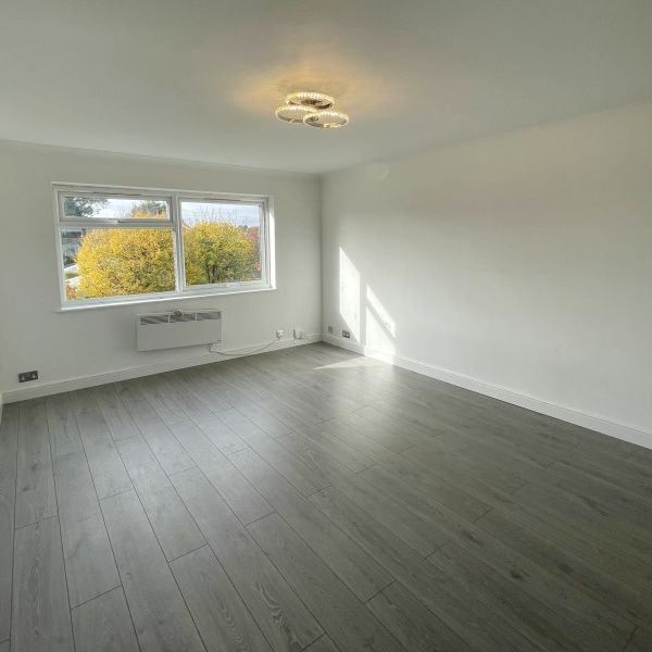 51 Willowhayne Drive, Walton-on-Thames - 2 bedrooms Property for lettings - Seymours - Photo 1