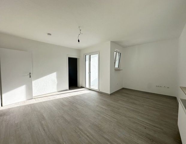 3,5-Zimmer-Wohnung in ruhiger Lage! TOP-renoviert mit einem neuen hellen PVC-Boden! - Foto 1