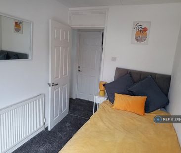1 bedroom in a house share to rent - Photo 3