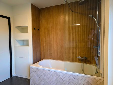 Volledig gerenoveerde beletagewoning op toplocatie in Aalst! - Photo 4