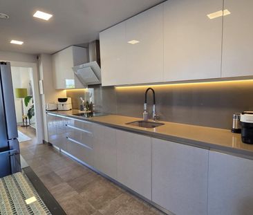 Jardín privado, diseño y luz | Chalet de esquina único en Boadilla - Photo 5