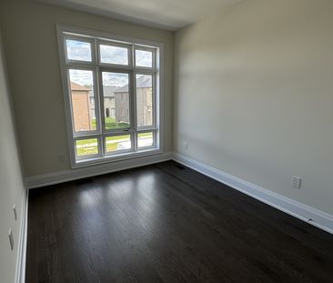 For Lease - 84 Tempel Street, Richmond Hill, Ontario - Photo 4