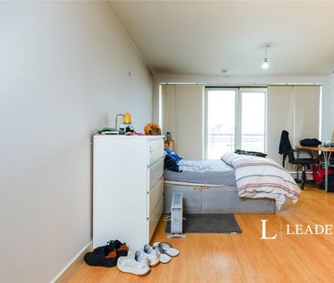 studio to rent The Roundhouse, Gunwharf Quays, Portsmouth, PO1 - Photo 2