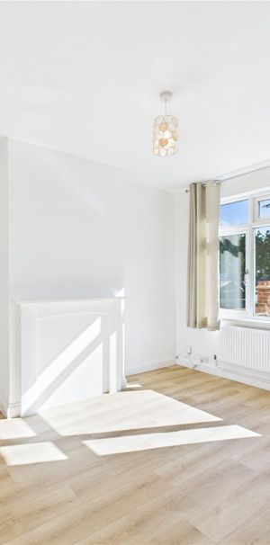 Lawn Close, Slough Lawn Close, Slough - Photo 1