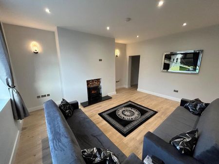 3 bedroom private hall to rent - Photo 2