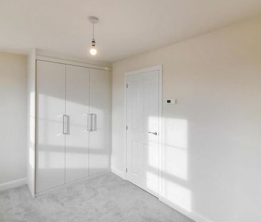 2 Bedroom House - Terraced - Photo 6