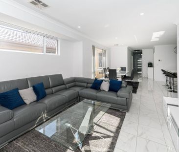 Modern Family Haven - Photo 6