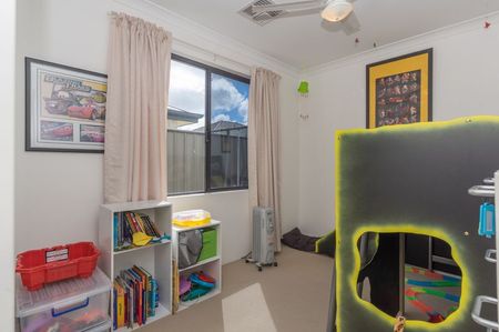 Beautiful Family Home in Baldivis Central - Photo 4