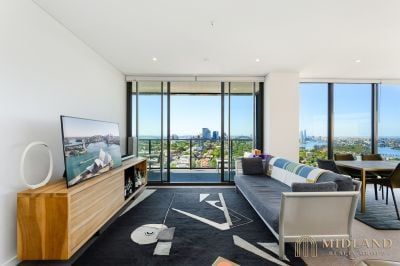 Prestige Mirvac Residence with Iconic Harbour & City Views - Photo 2