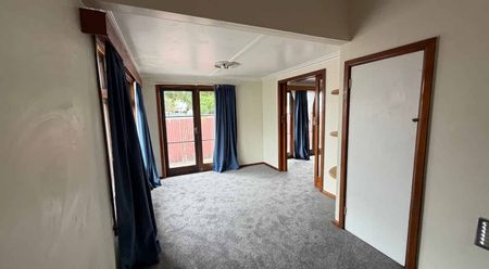 Extra Large Family Home - Photo 5