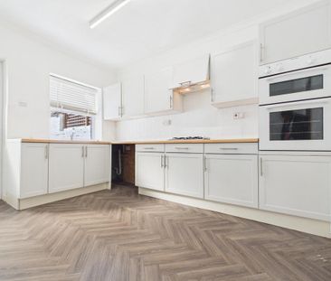 3 bedroom terraced house to rent - Photo 4