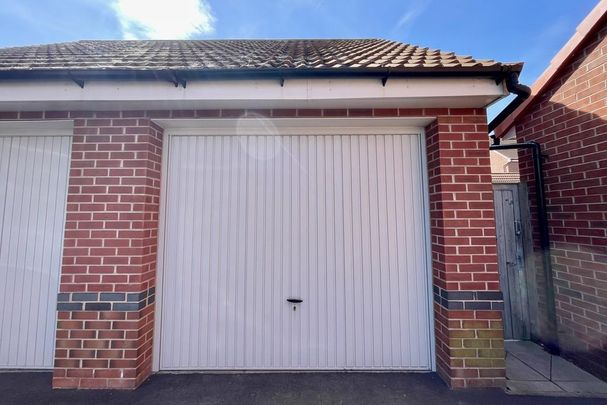 4 bedroom semi-detached house to rent - Photo 1