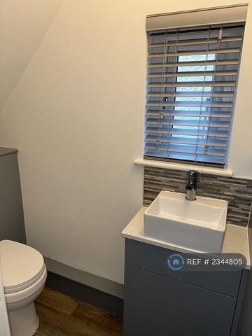 2 bedroom semi-detached house to rent - Photo 3