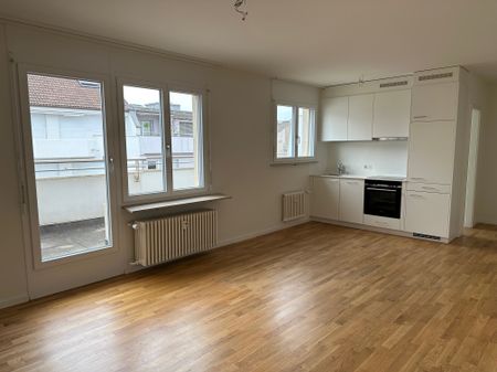 Renovierte 1-Zimmer Attikawohnung mit Dachterrasse im Gundeli - Photo 2