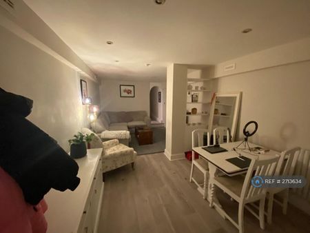 1 bedroom flat to rent - Photo 2