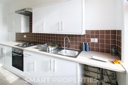 2 bedroom terraced house to rent - Photo 2