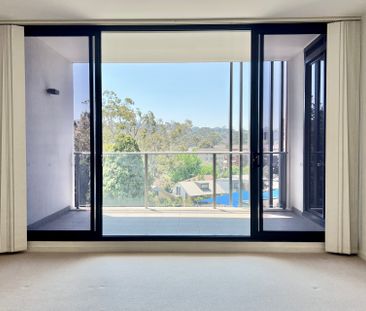 Spacious Two bedroom One bathroom One carpark space! - Photo 1