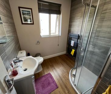 1 bedroom in a house share to rent - Photo 2