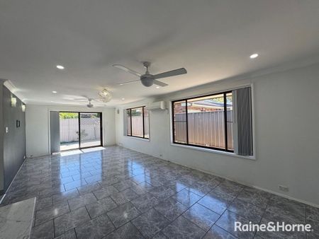 Spacious Family Home in Minto - Photo 4