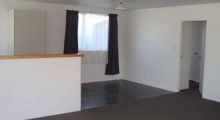 4 Bedroom Family Home in Inglewood - Photo 3