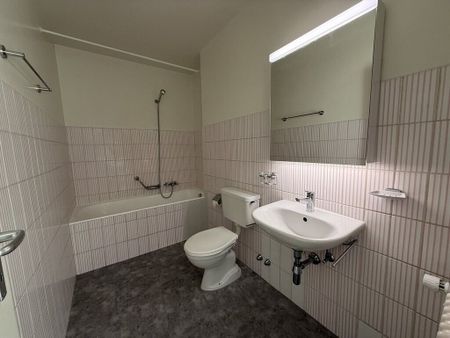 Luminous 2-room apartment in the city center - Photo 5