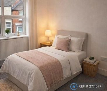 2 bedroom terraced house to rent - Photo 2
