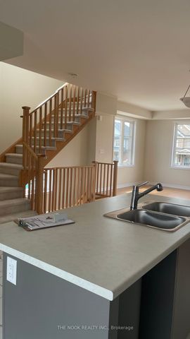 Townhouse For Lease | E8120924 - Photo 2