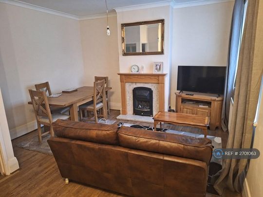 1 bedroom in a house share to rent - Photo 1