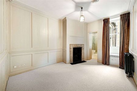 A beautifully restored townhouse offering contemporary living in the heart of Soho. - Photo 5