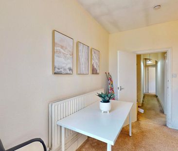 1 bedroom in a flat share to rent - Photo 5