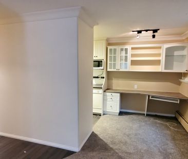 Private Entrance, Free Laundry & Cozy Fireplace – Welcome Home! - Photo 5