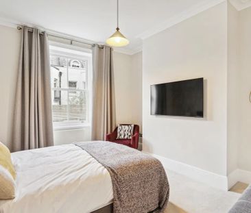 5 bedroom flat in Chelsea - Photo 4