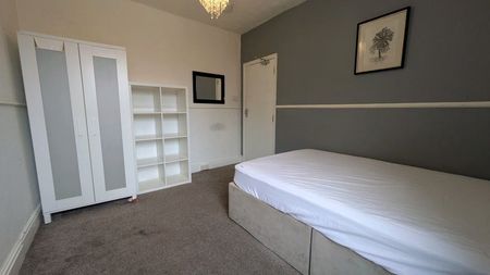 Room in a Shared House, Stafford Road, SO15 - Photo 3