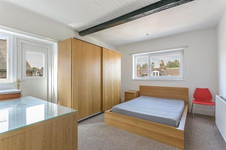 3 bedroom flat to rent - Photo 3