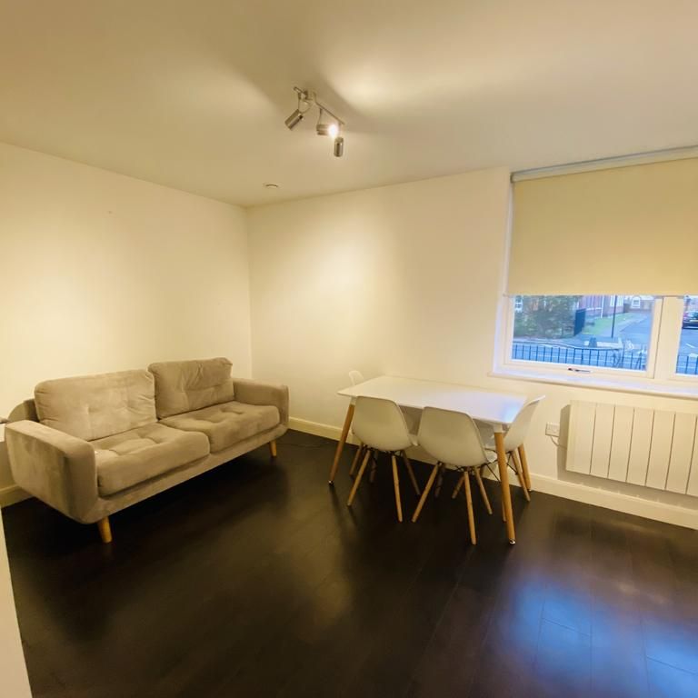 Studio to rent - Photo 1