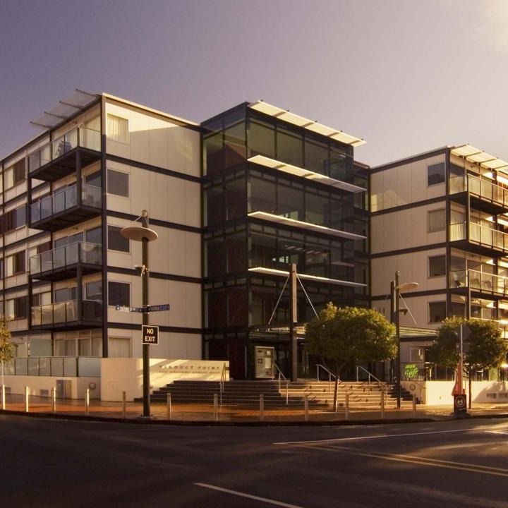 Stunning Fully Furnished Apartment in Viaduct Point - Photo 1
