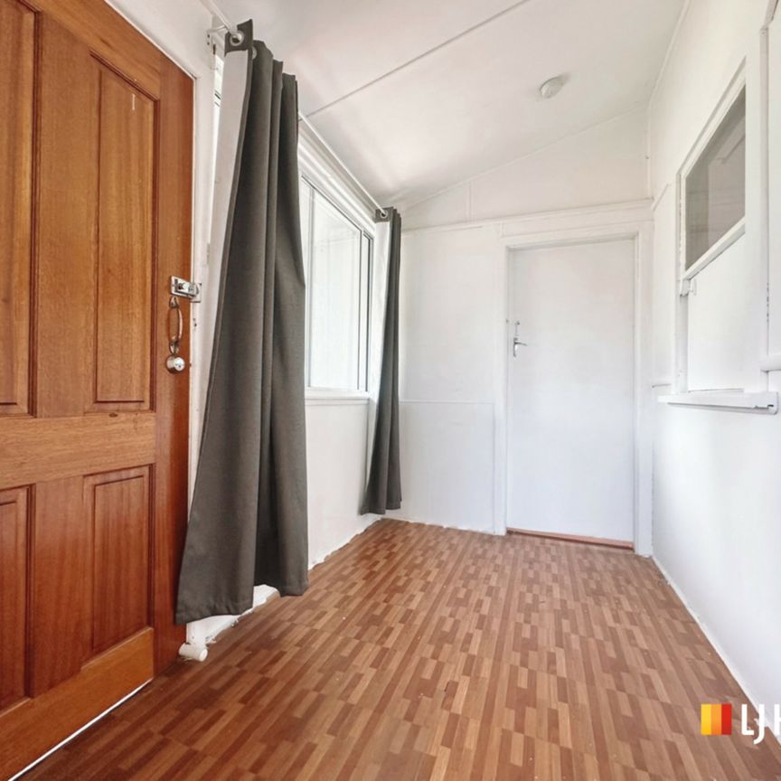 Neat & Tidy Family home in Blacktown CBD! - Photo 1