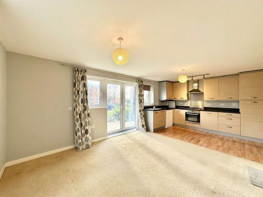 2 bedroom Flat To Let - Photo 1